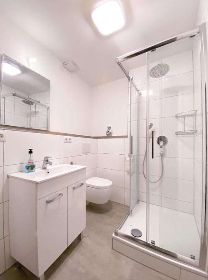 Traumhaftes Privatzimmer In คาร์ลสรูเฮอ ภายนอก รูปภาพ