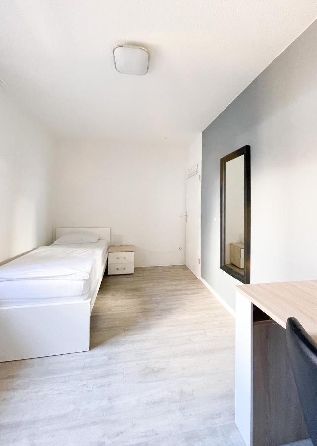 Traumhaftes Privatzimmer In คาร์ลสรูเฮอ ภายนอก รูปภาพ